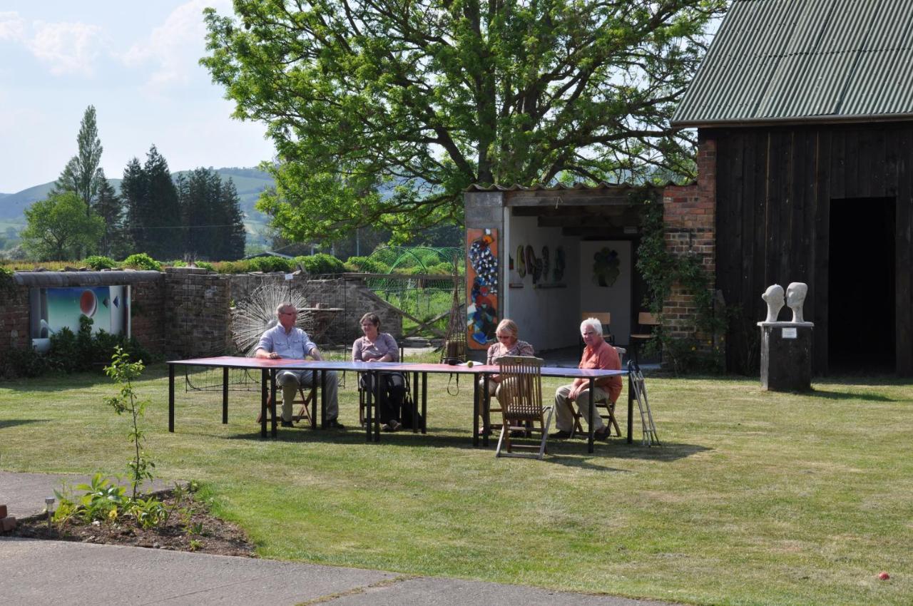 Mid Wales Arts B&B Caersws Eksteriør billede